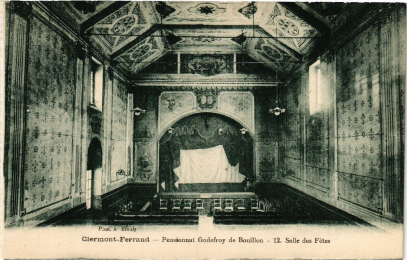 Carte postale ancienne Clermont-Ferrand Pensionnat Godefroy Bouillon 12 Salle des Fetes à Clermont-Ferrand