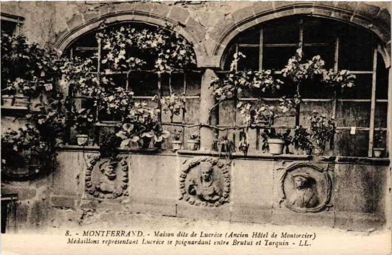 Carte postale ancienne Clermont-Ferrand Maison dite de Lucrece Medaillons à Clermont-Ferrand