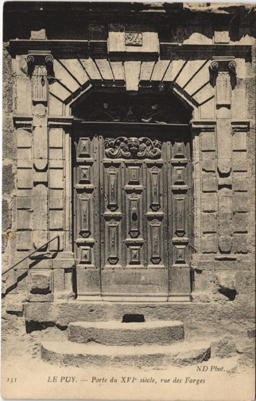 Carte postale ancienne Le Puy - Porte du xvi