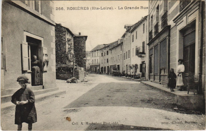 Carte postale ancienne Rosieres - La grande rue à Rosières