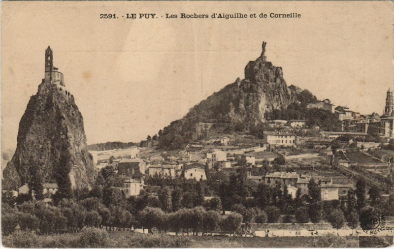 Carte postale ancienne Le Puy - Les rochers d'Aiguilhe à Aiguilhe
