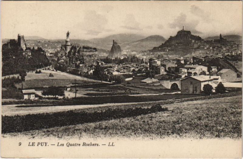 Carte postale ancienne Le Puy - Les quatre rochers