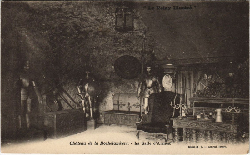 Carte postale ancienne Chateau de la Rochelambert - La salle d'armes