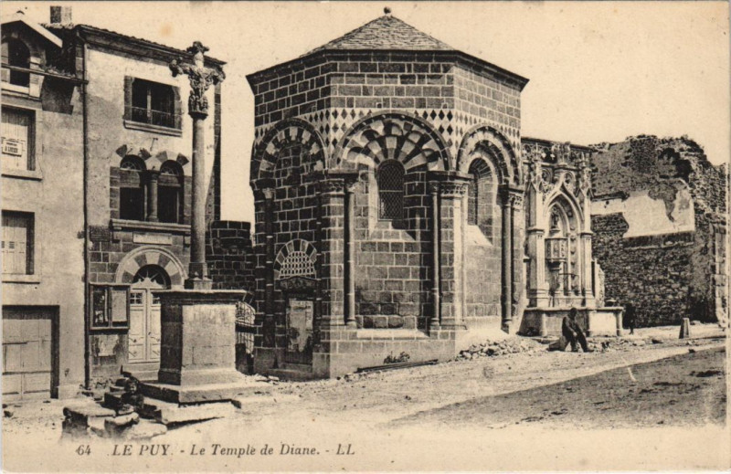 Carte postale ancienne Le Puy - Le teample de diane