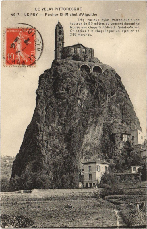Carte postale ancienne Le Puy - Rocher Saint-Michel d'aighuihe au Puy-en-Velay