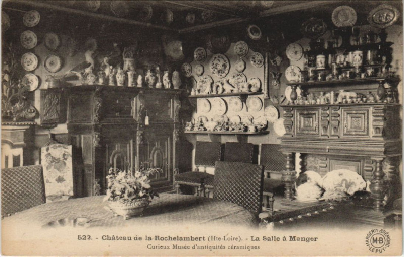 Carte postale ancienne Chateau de la Rochelambert - La salle a manger
