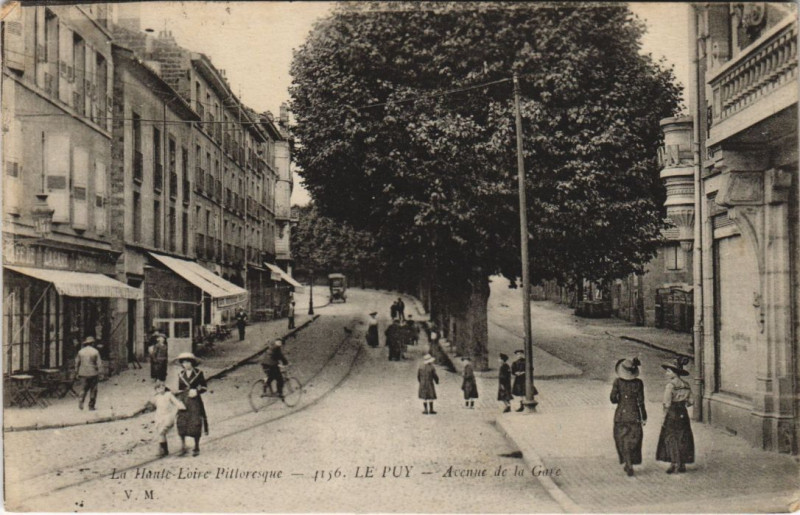 Carte postale ancienne Le Puy-Avenue de la gare