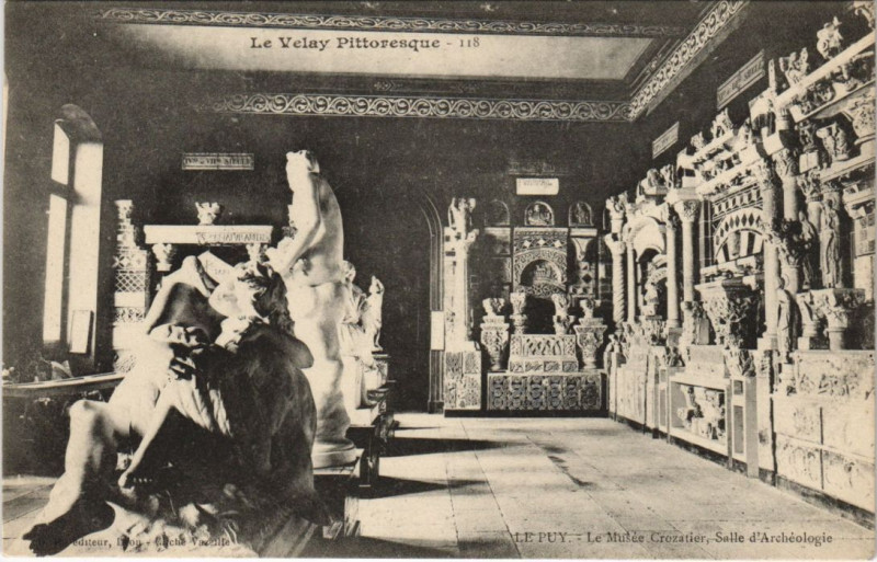 Carte postale ancienne Le Puy - Le musée crozatier