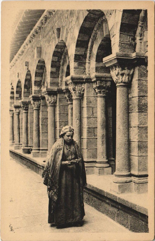 Carte postale ancienne Le Puy - Basilique de notre du Puy