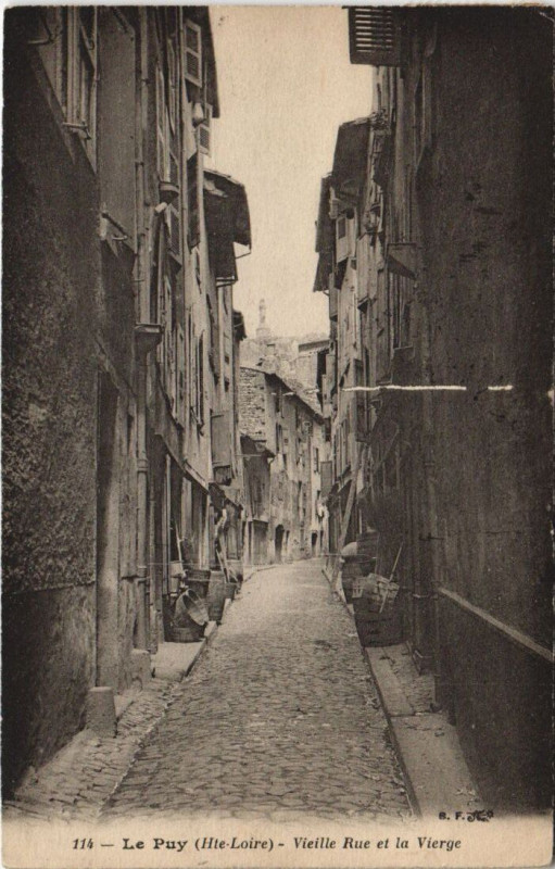 Carte postale ancienne Le Puy - Vieille rue et la vierge