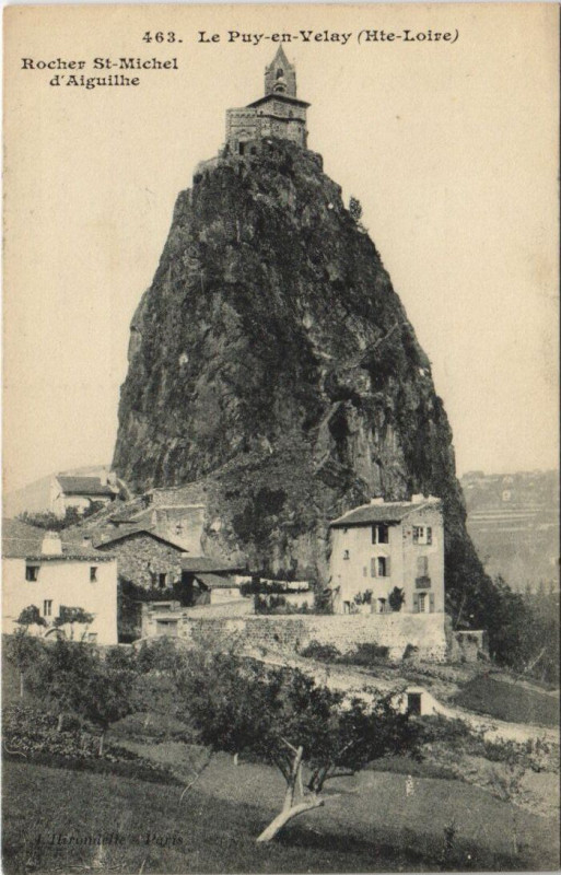 Carte postale ancienne Le Puy - Rocher Saint-Michel