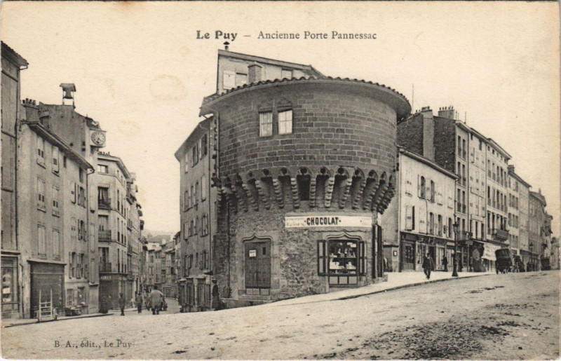 Carte postale ancienne Le Puy - Ancienne porte pannessac