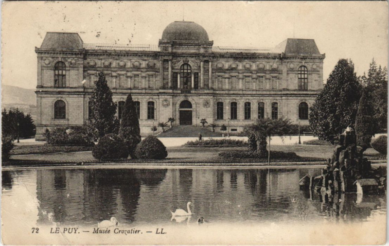 Carte postale ancienne Le Puy - Musée crozatier