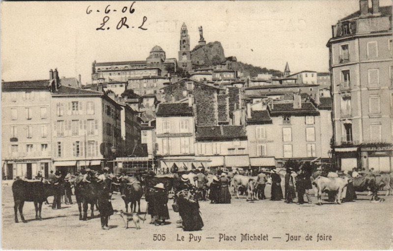 Carte postale ancienne Le Puy - Place michelet