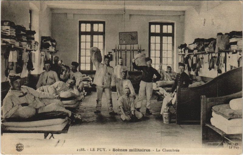 Carte postale ancienne Le Puy - Scenes militaires
