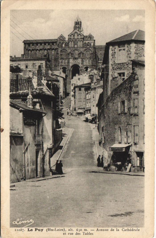 Carte postale ancienne Le Puy - Avenue de la Cathédrale