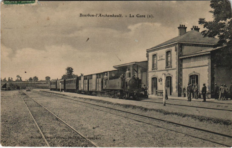 Carte postale ancienne Bourbon-L'Archambault La Gare locomotive, railway France à Bourbon-l'Archambault