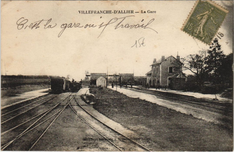 Carte postale ancienne Villefranche-D'Allier La Gare locomotive, railway France à Villefranche-d'Allier