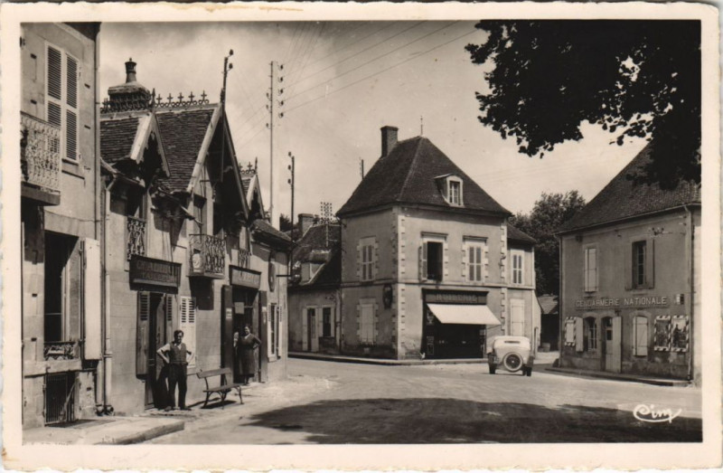 Carte postale ancienne Neuilly-Le-Real La Gendarmerie France