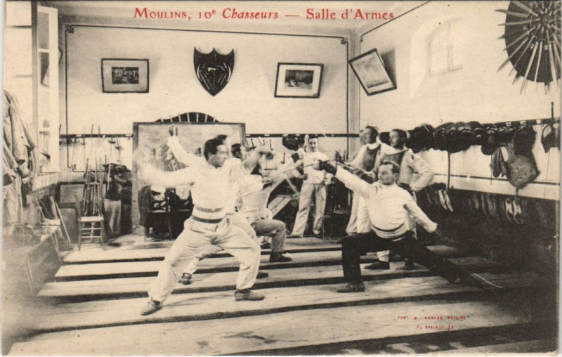 Carte postale ancienne Moulins 10e Chasserus Salle d'Armes France à Moulins