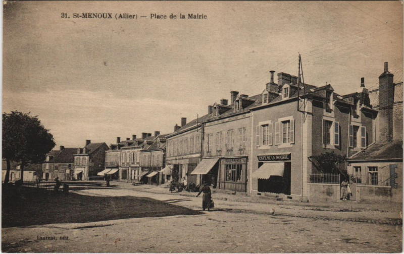 Carte postale ancienne Saint-Menoux Place de la Mairie France à Saint-Menoux