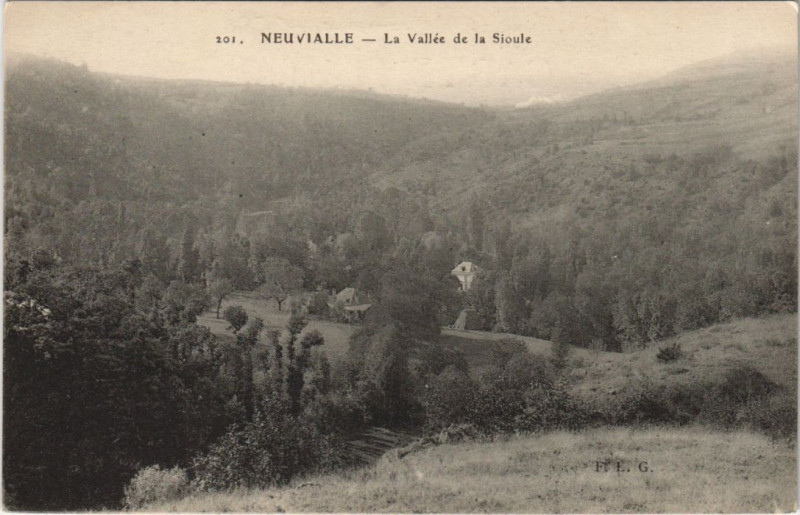 Carte postale ancienne Vallee de la Sioule Neuvialle