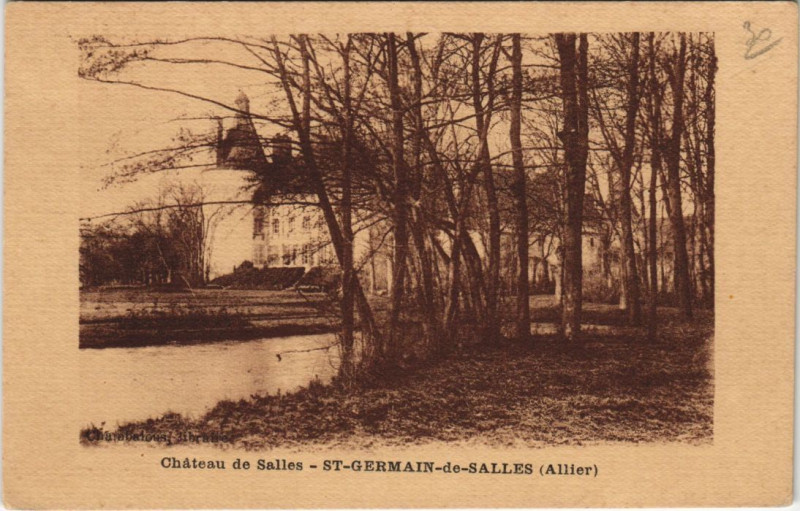 Carte postale ancienne Saint-Germain-De-Salles Chateau de Salles à Saint-Germain-de-Salles