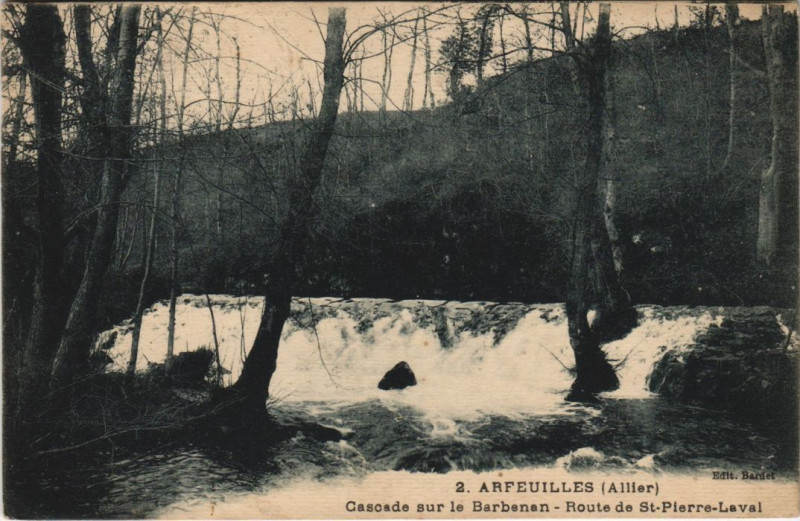 Carte postale ancienne Arfeuilles Cascade sur le Barbenan à Arfeuilles