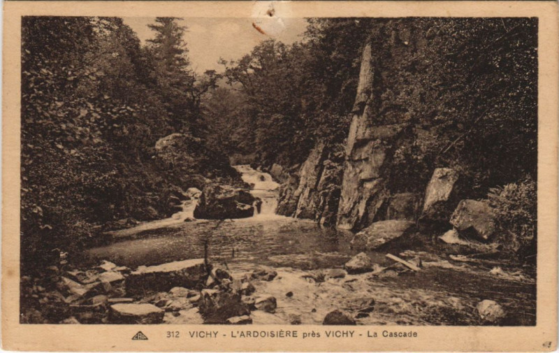Carte postale ancienne L'Ardoisiere La Cascade