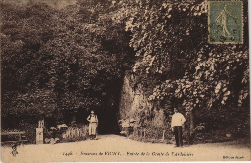 Carte postale ancienne L'Ardoisiere Grotte Entrée
