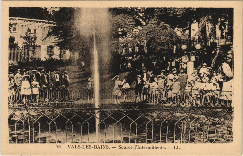 Carte postale ancienne Vals-Les-Bains Source intermittente