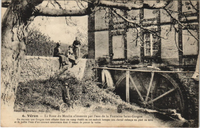 Carte postale ancienne Veron Roue du Moulin Fontaine Saint-Gorgon
