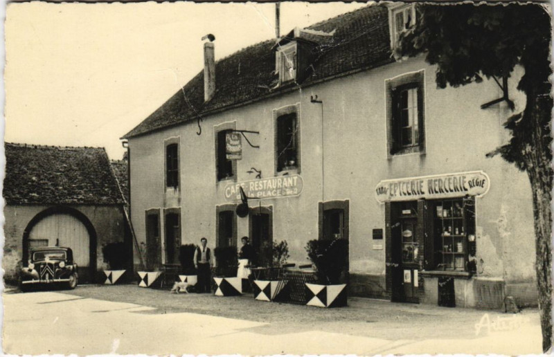 Carte postale ancienne Verigny Café de la Place