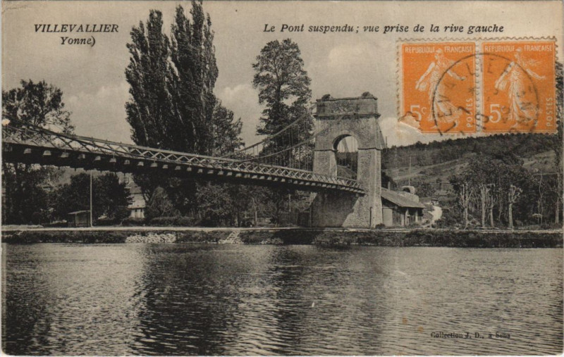 Carte postale ancienne Villevallier Le Pont suspendu à Villevallier