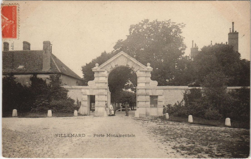 Carte postale ancienne Villemard Porte Monumentale