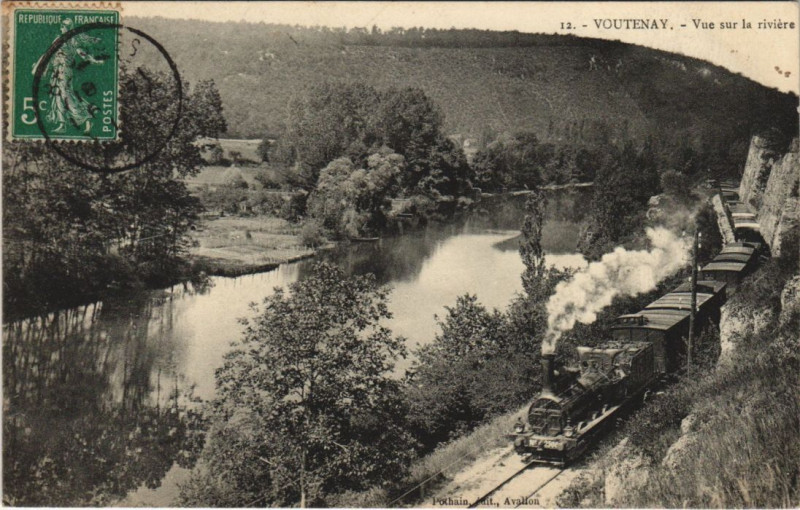 Carte postale ancienne Voutenay-Sur-Cure vue sur la riviere Locomotive à Voutenay-sur-Cure