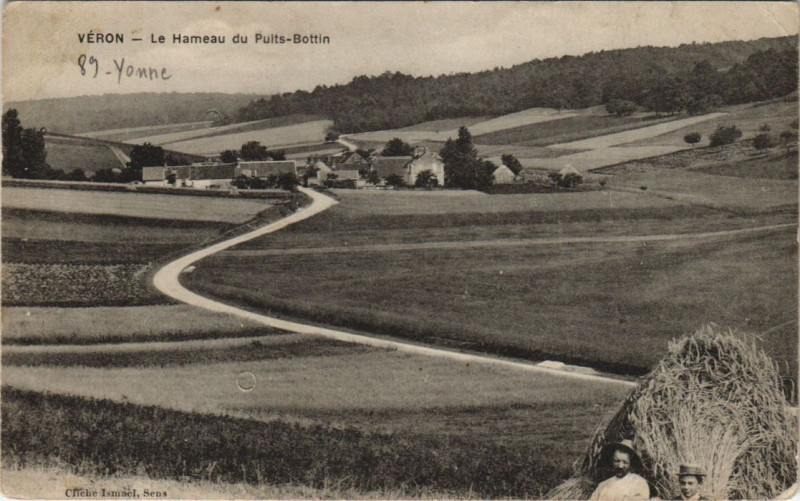 Carte postale ancienne Veron Le Hameau du Puits-Bottin