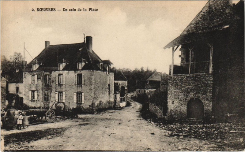 Carte postale ancienne Soeuvres Un coin de la place