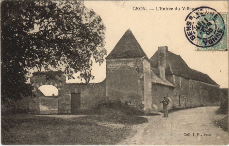 Carte postale ancienne Gron Entrée du Village à Gron
