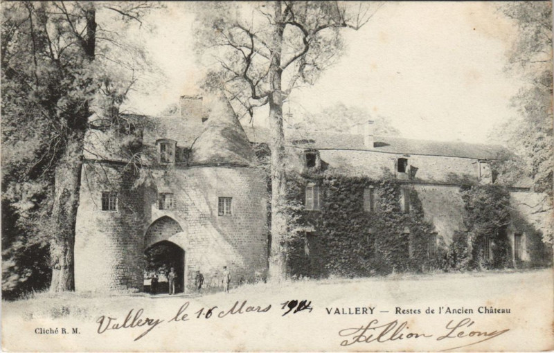 Carte postale ancienne Vallery Restes de l'Ancien Chateau à Vallery