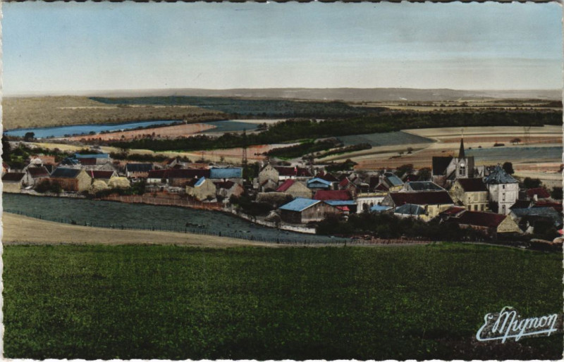Carte postale ancienne Yrouerre Vue generale à Yrouerre