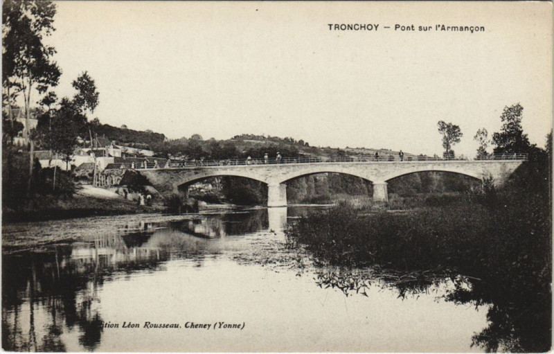 Carte postale ancienne Tronchoy Pont sur l'Armancon à Tronchoy