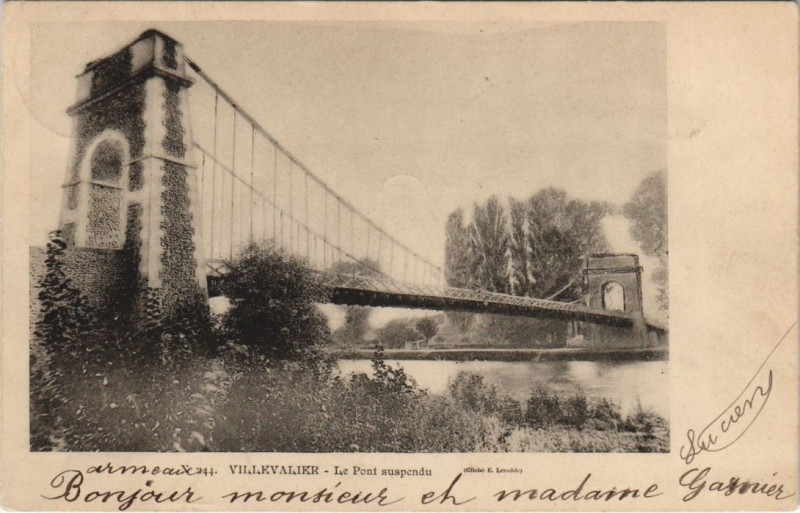 Carte postale ancienne Villevallier Le Pont suspendu à Villevallier