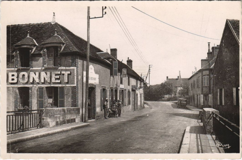 Carte postale ancienne Dracy-Sur-Ouanne Route de montargis à Dracy