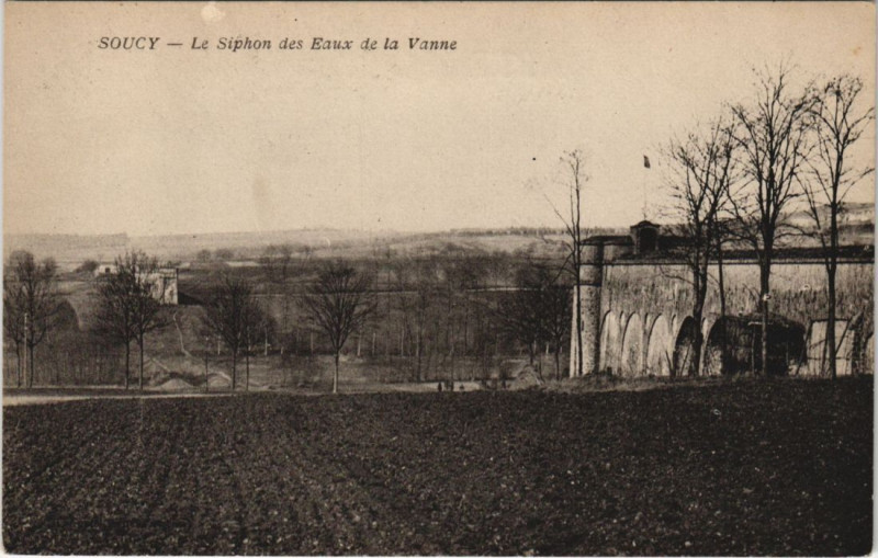 Carte postale ancienne Soucy Le Siphon des Eaux de la Vanne à Soucy