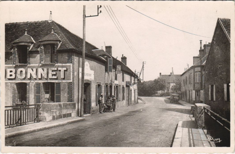 Carte postale ancienne Dracy-Sur-Ouanne Route de montargis à Dracy