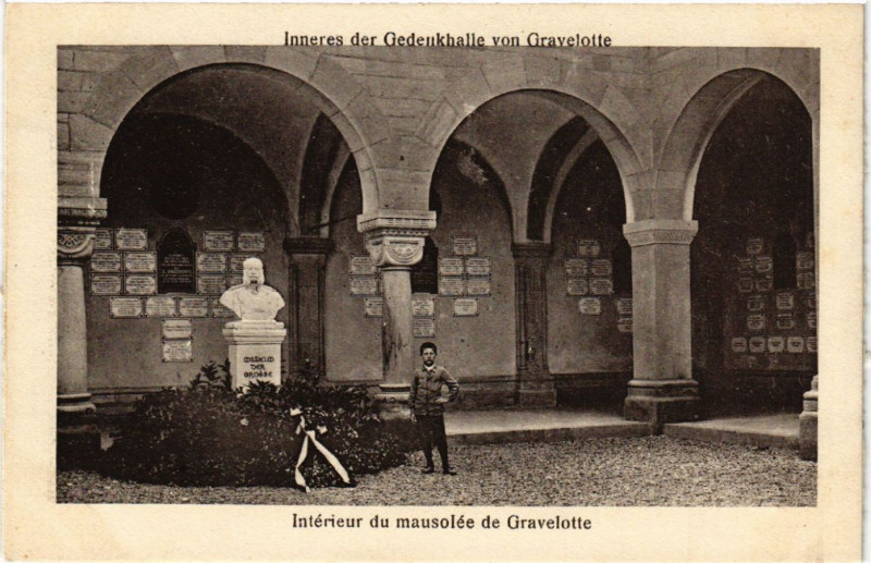Carte postale ancienne Interieur du mausolée de Gravelotte à Gravelotte