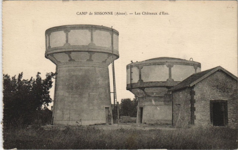 Carte postale ancienne Camp de Sissonne La chateau d'eau à Sissonne