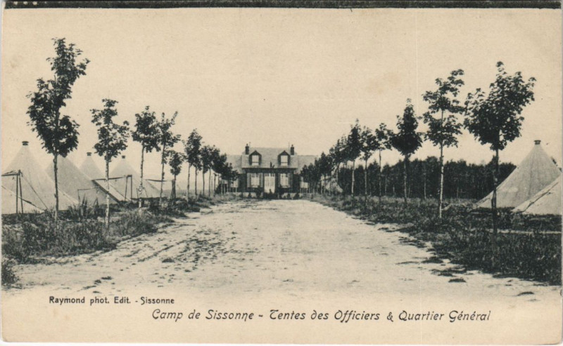 Carte postale ancienne Camp de Sissonne Tentes des officiers & quartier general à Sissonne