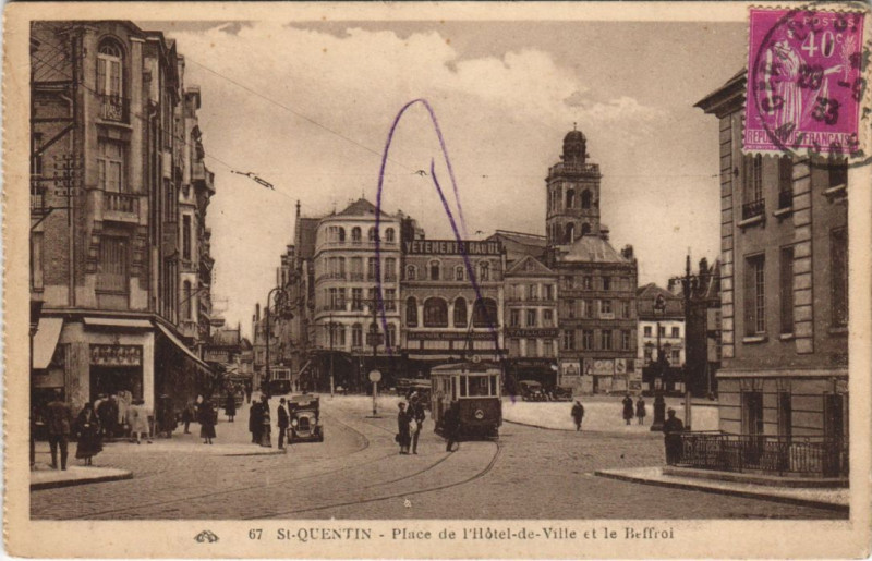 Carte postale ancienne Saint-Quentin Place de l'hotel à Saint-Quentin